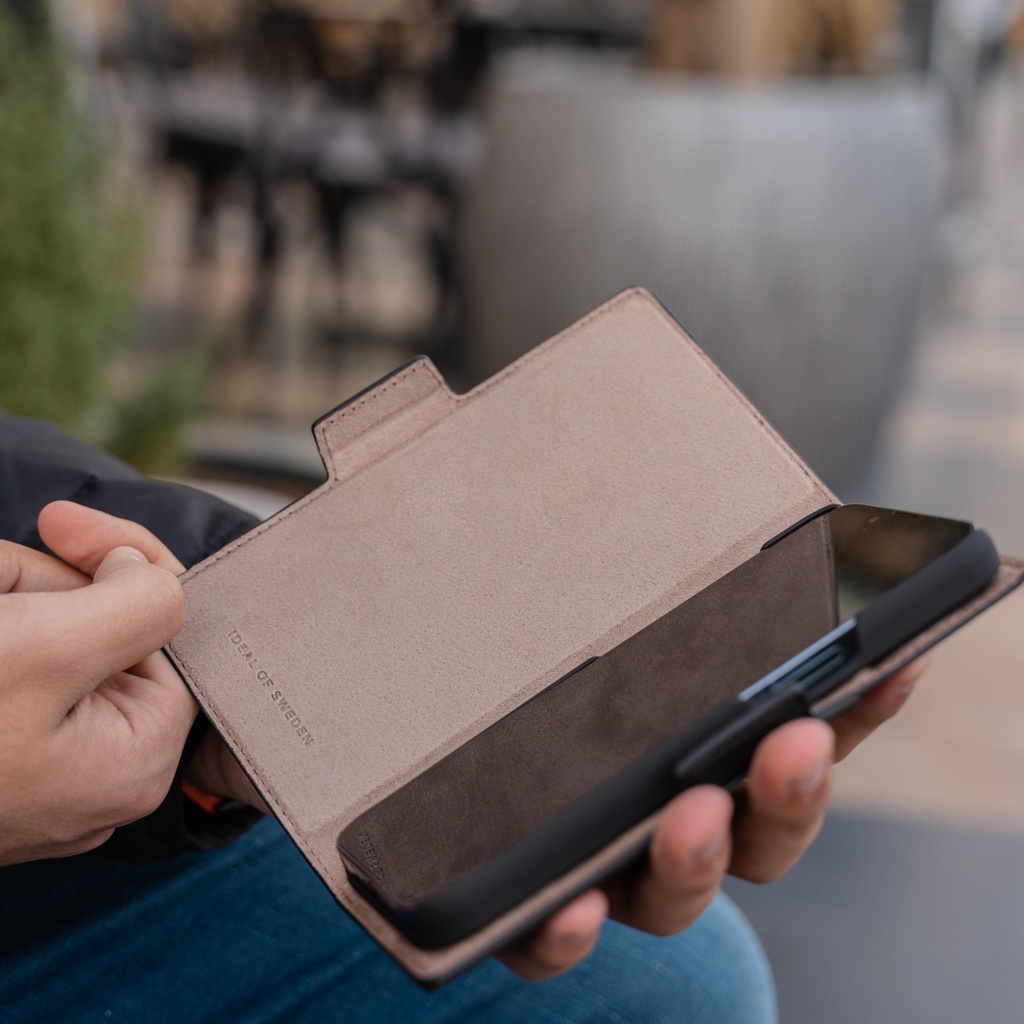 iDEAL OF SWEDEN iPhone ウオレットケース イーグルブラック Amazon.com: iDeal Of Sweden Mayfair Clutch Wallet in Black